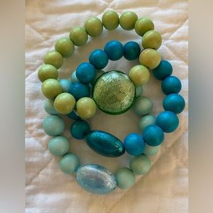 Wooden bead bracelet with glass bead